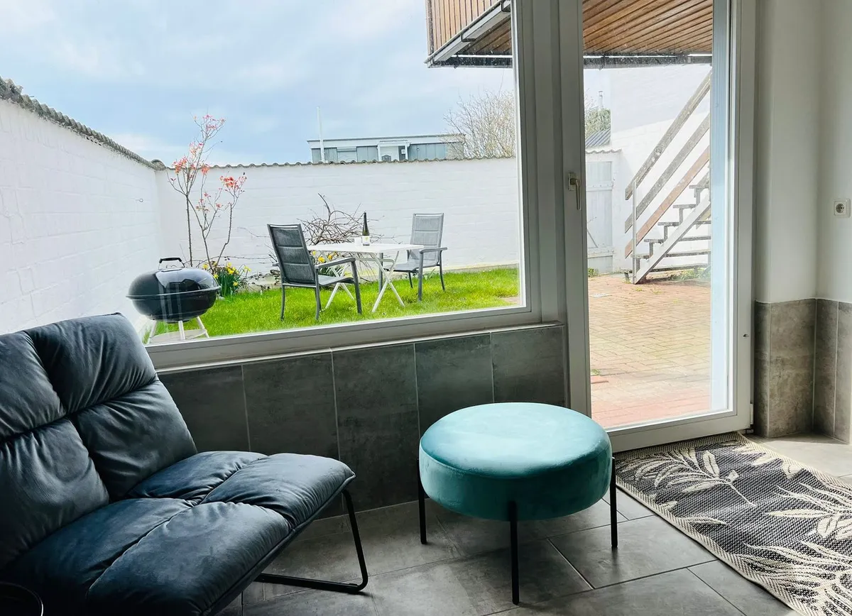 Ferienhaus baltic blick – moderne Küche mit Essbereich